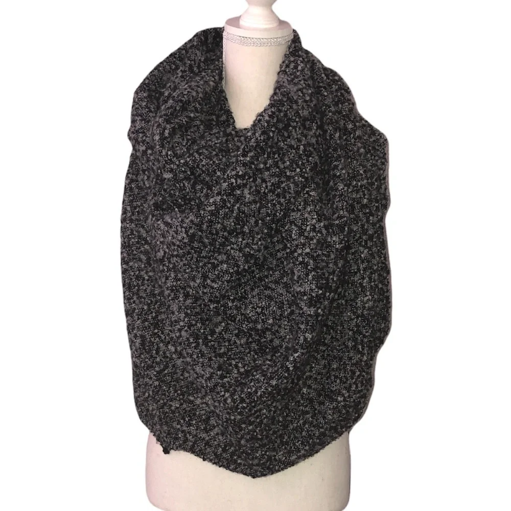 EMANUEL GERALDO Oversized Chunky Scarf Unisex O/S Black White Scarves Speckled
